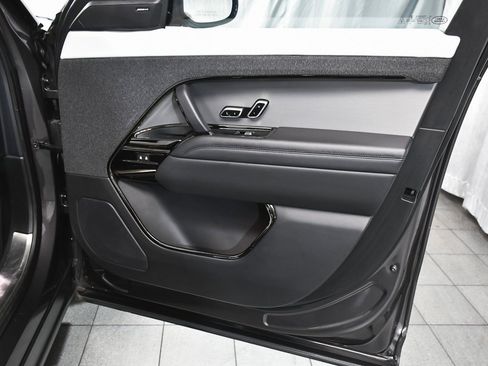 Used 2023 Land Rover Range Rover Sport SE Dynamic image 19