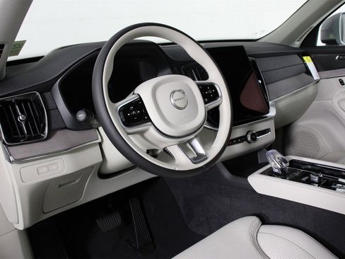 New 2026 Volvo XC90 T8 Ultra w/ Protection Package Premier image 8