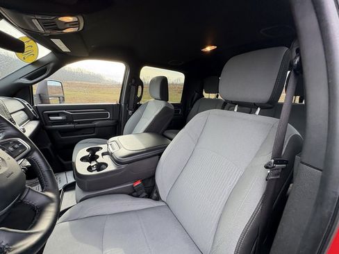 Used 2024 RAM 2500 Big Horn w/ Safety Group image 34