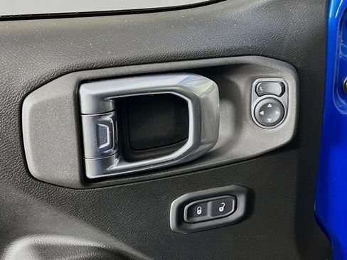 Used 2021 Jeep Gladiator Willys image 9