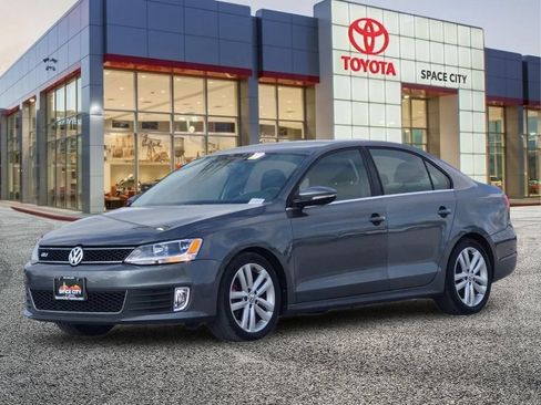 Used 2013 Volkswagen Jetta GLI FWD image 2