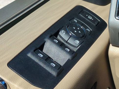 Used 2018 Ford F250 Lariat w/ Chrome Package image 28