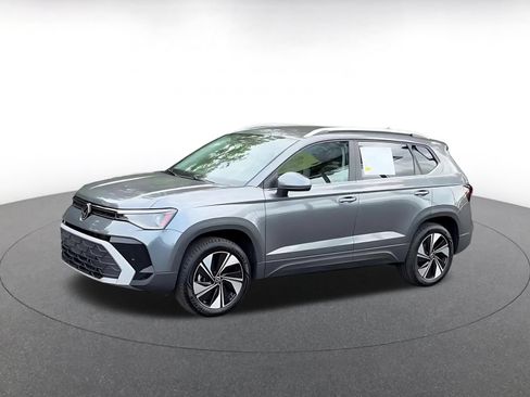 Used 2026 Volkswagen Taos SE AWD/4WD image 8