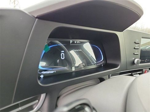 Used 2025 Hyundai Elantra SE image 20