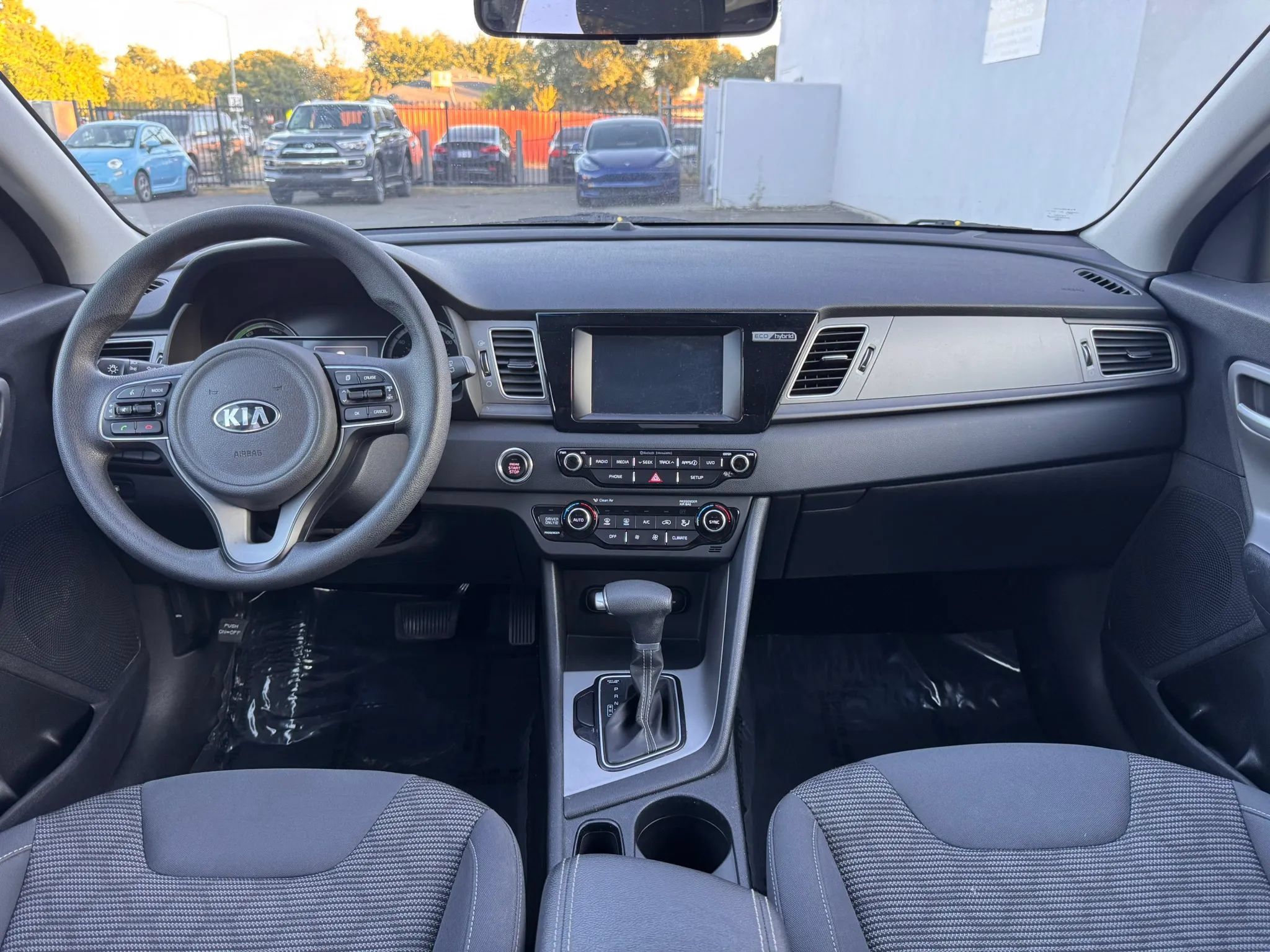 Used 2018 Kia Niro LX FWD image 19