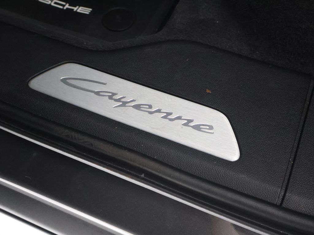 Certified 2026 Porsche Cayenne E-Hybrid AWD/4WD image 11