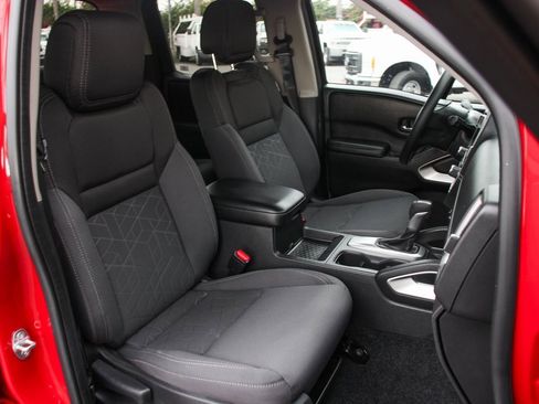 Used 2025 Nissan Frontier SV image 33