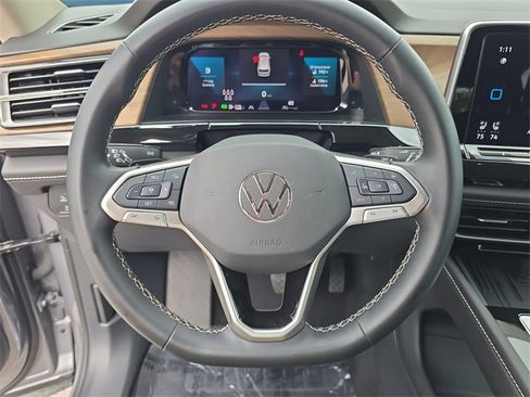 Used 2025 Volkswagen Atlas SE image 25