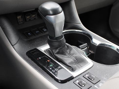 Used 2019 Toyota Highlander XLE AWD/4WD image 16