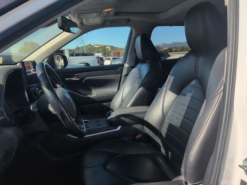 Certified 2023 Toyota Highlander XLE image 5