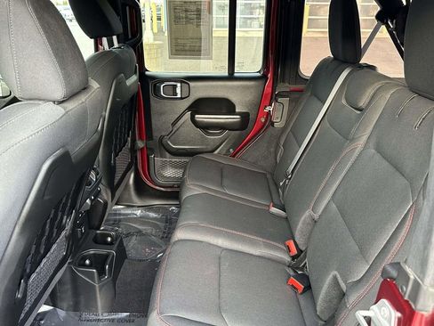 Used 2021 Jeep Wrangler Unlimited Rubicon AWD/4WD image 12