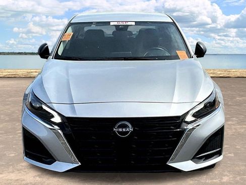 Used 2025 Nissan Altima 2.5 SV image 5