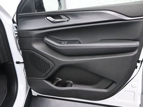 New 2025 Jeep Grand Cherokee Altitude AWD/4WD image 27