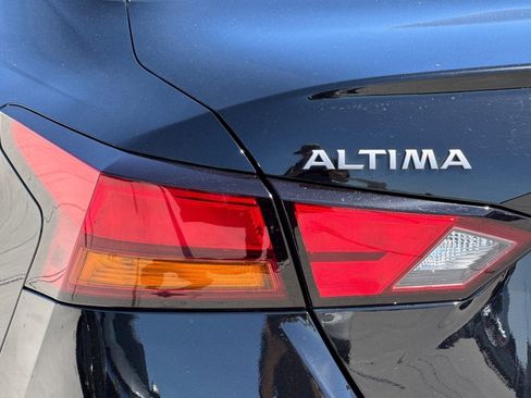 Used 2025 Nissan Altima 2.5 SV FWD image 12