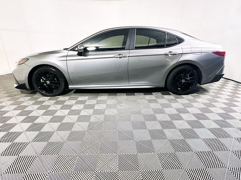 Used 2025 Toyota Camry SE w/ Convenience Package FWD image 6