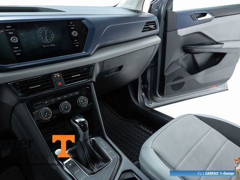 Used 2023 Volkswagen Taos SE w/ Panoramic Sunroof Package FWD image 23