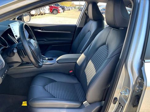 Used 2023 Toyota Camry SE w/ Convenience Package image 7