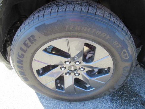 Used 2024 Ford F150 Lightning Flash image 12