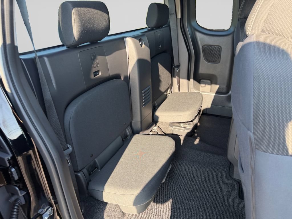 Used 2024 Nissan Frontier SV w/ Technology Package RWD image 18