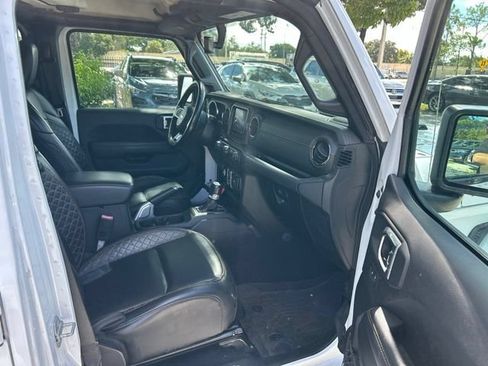 Used 2021 Jeep Gladiator Overland AWD/4WD image 9