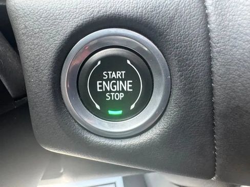 Used 2023 GMC Yukon XL SLT AWD/4WD image 27