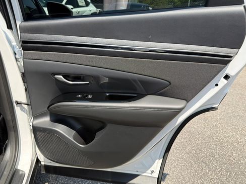 Certified 2022 Hyundai Tucson Limited AWD/4WD image 17