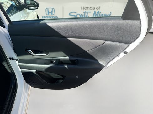 Used 2025 Hyundai Elantra SEL image 30