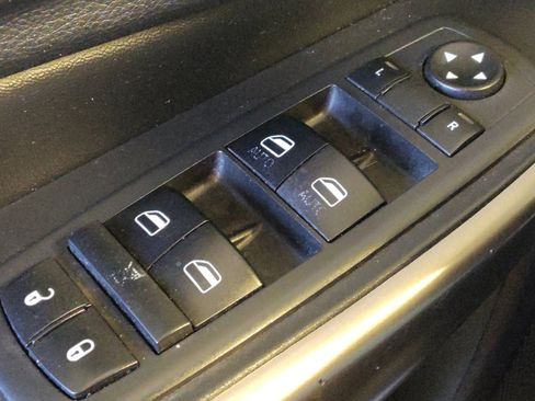 Used 2019 Jeep Cherokee Latitude w/ Popular Appearance Group FWD image 27