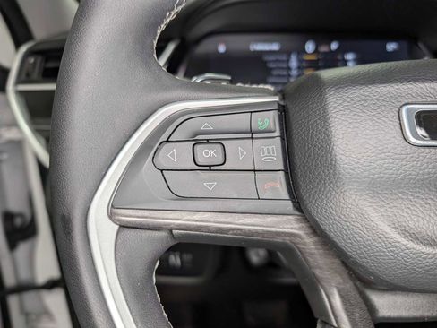 Used 2023 Jeep Grand Cherokee Limited w/ Luxury Tech Group II image 39