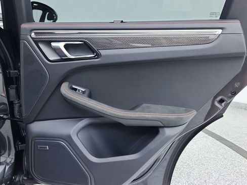 Used 2025 Porsche Macan GTS image 40