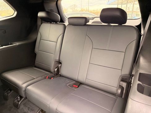 Used 2024 GMC Acadia Elevation image 25