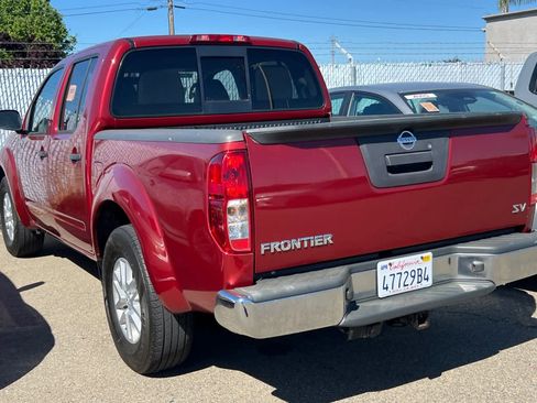 Used 2019 Nissan Frontier SV image 6