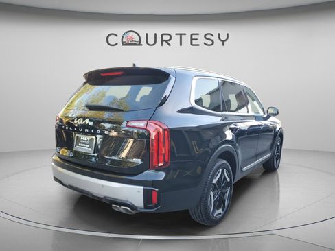 Certified 2023 Kia Telluride S AWD/4WD image 3
