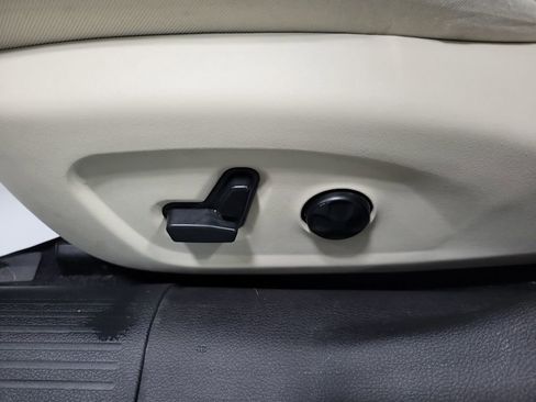 Used 2016 Chrysler 200 C w/ Premium Lighting Group image 27