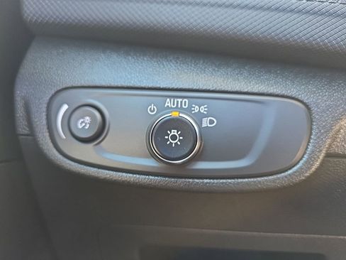Used 2025 Chevrolet TrailBlazer LT AWD/4WD image 17
