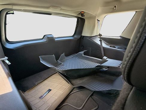Used 2019 GMC Yukon Denali w/ Enhanced Security Package RWD image 28