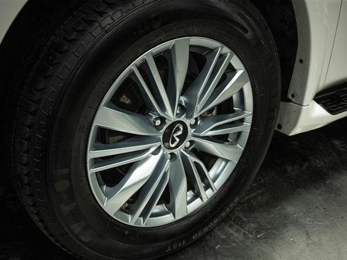 Used 2024 INFINITI QX80 Luxe image 3