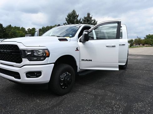 Used 2024 RAM 3500 Big Horn w/ Night Edition AWD/4WD image 25