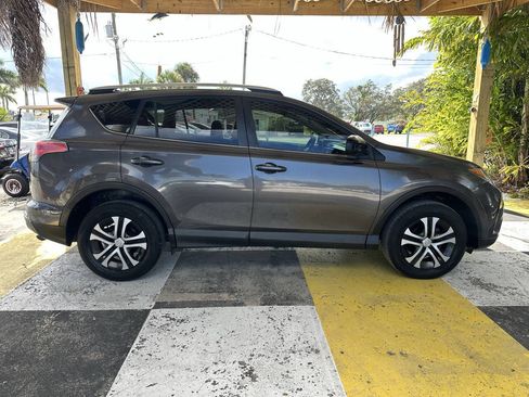 Used 2016 Toyota RAV4 LE FWD image 4