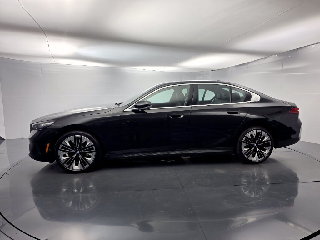 Certified 2024 BMW 530i w/ Premium Package RWD image 7