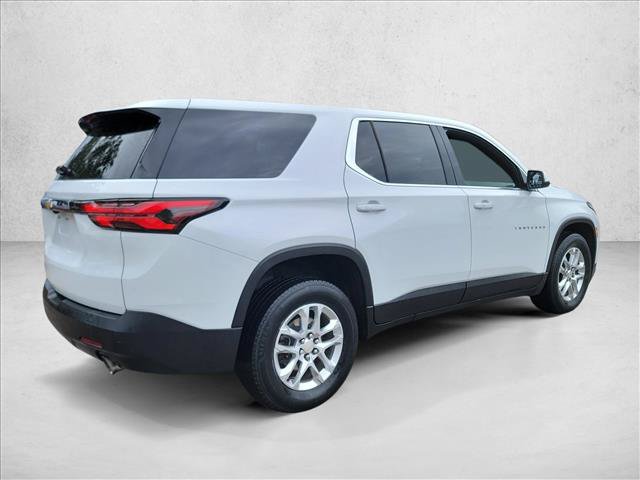 Used 2023 Chevrolet Traverse LS w/ Safety Package FWD image 5