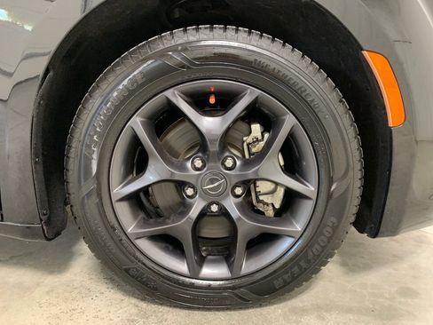 Used 2018 Chrysler Pacifica Touring Plus w/ S Appearance Package FWD image 29