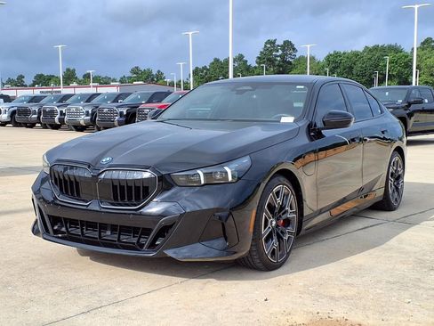 Used 2026 BMW 550e xDrive w/ Executive Package AWD/4WD image 3