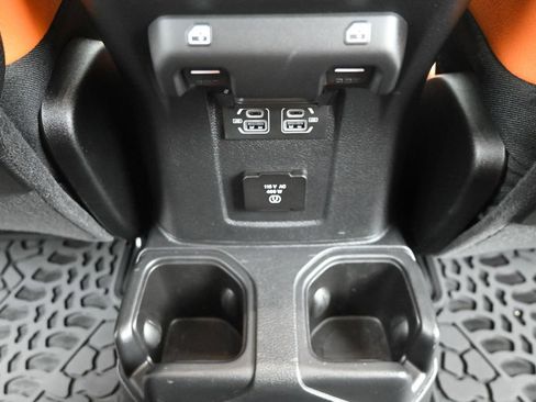 Used 2025 Jeep Gladiator Mojave AWD/4WD image 34
