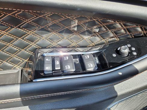 Used 2023 Jeep Grand Cherokee Summit w/ Luxury Tech Group V image 20