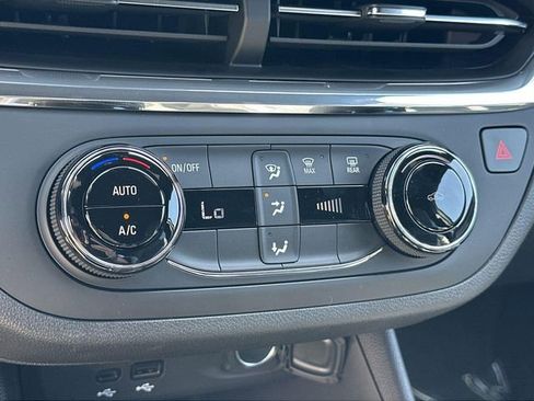 New 2025 Buick Envista Preferred image 11