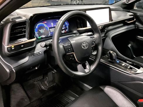 Used 2023 Toyota Crown Platinum image 17