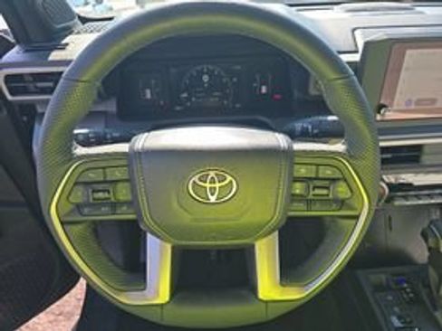 Certified 2025 Toyota Tacoma SR5 AWD/4WD image 10