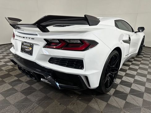 Used 2024 Chevrolet Corvette Z06 w/ Z07 Performance Package RWD image 5