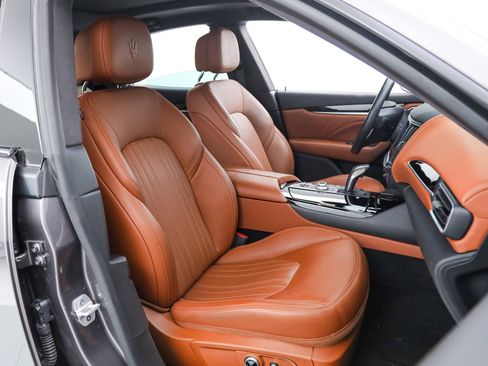 Certified 2022 Maserati Levante GT AWD/4WD image 11